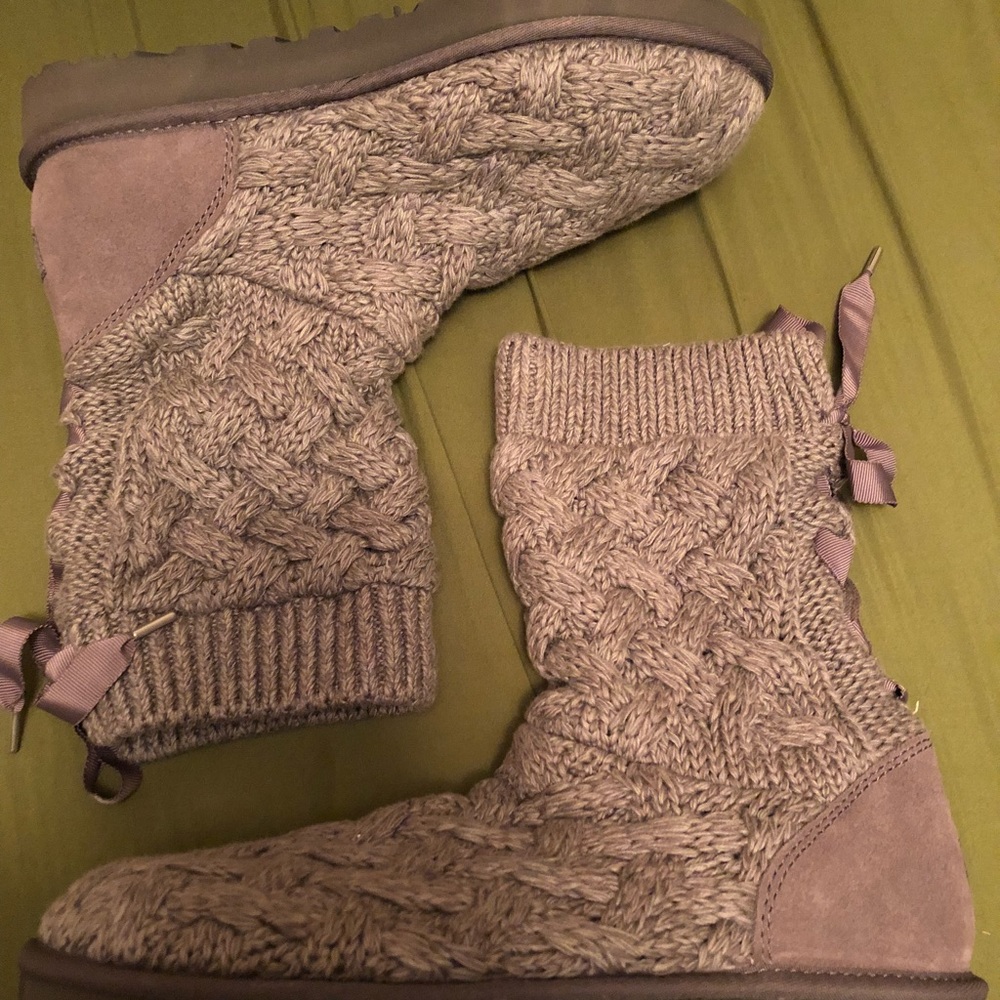 Grey cardi knit ugg boots size 11